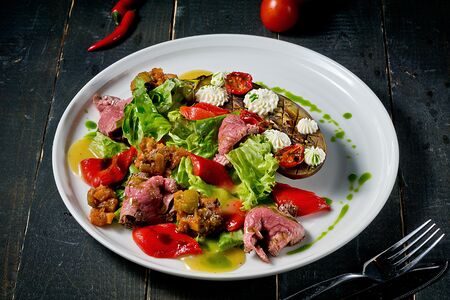 Салат с ростбифом