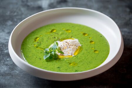 Суп зеленый со страчателлой