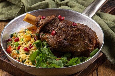 Голень ягнёнка с булгуром