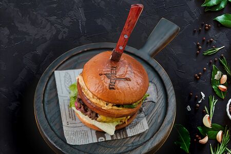 Очень мясной бургер