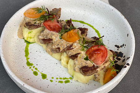 Тальята из телёнка со сморчками в сливочном соусе