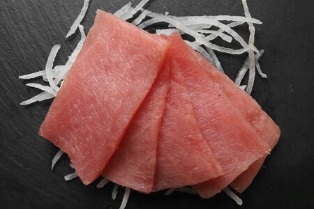 Сашими Тунец