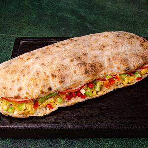 Неаполитанский сэндвич с омлетом и овощами