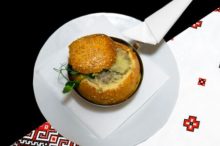 Жюльен с курицей и грибами