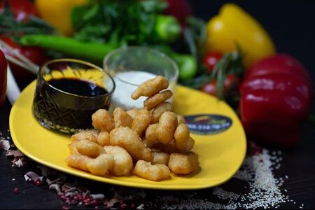 Попкорн из креветок с соусом васаби