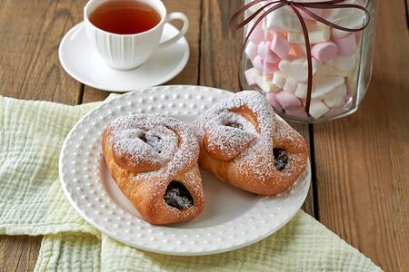 Пирожок с черносливом