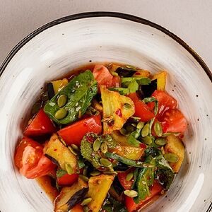 Աղցան լոլիկով և սմբուկով