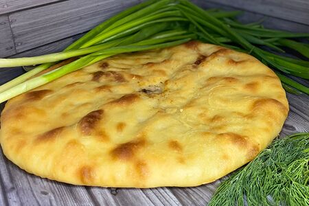 Осетинский пирог с картофелем и зеленью