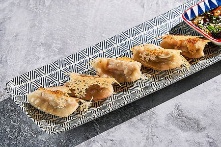 Гёза со свининой и креветками