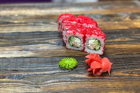 Ролл Калифорния с крабом