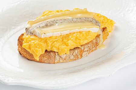 Скрембл с трюфельным бри