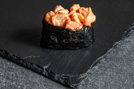 Гункан с креветкой