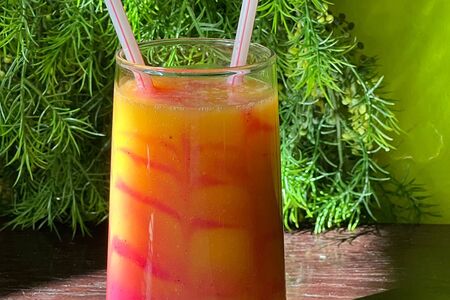 Манго-питахайя шейк