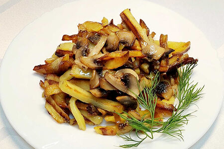 Жареный картофель с грибами
