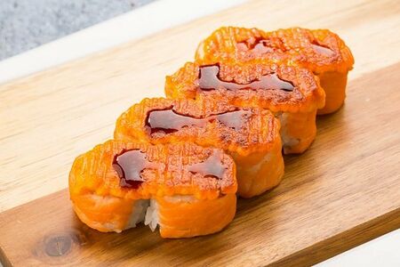 Ролл запеченный филадельфия с лососем