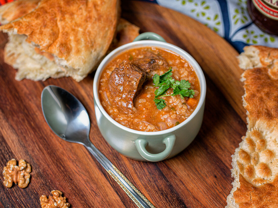 Русские традиции сеть кафе. Рестобар аслан фото. Кафе пироговая людиново. Кафе пироговый дворик верхнеуральск. People загородный просп 15 меню.