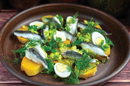 Пряная килька с печеным картофелем