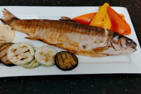 Форель с овощами гриль