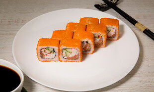 Ролл Калифорния с лососем