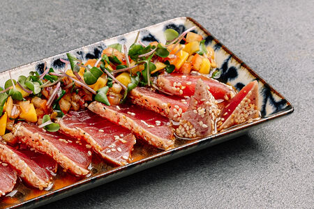 Татаки туна манго