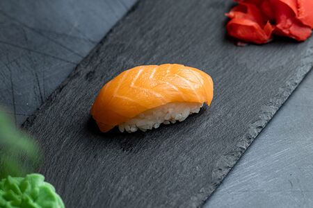 Суши с семгой