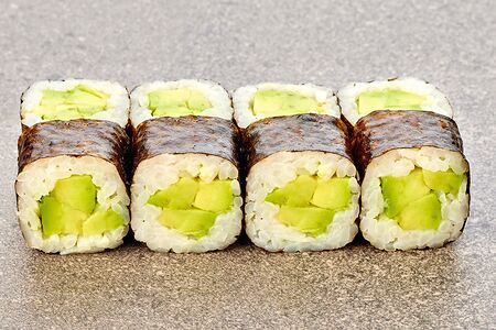 Ролл с авокадо