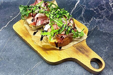 Брускетта Ди Прошуто