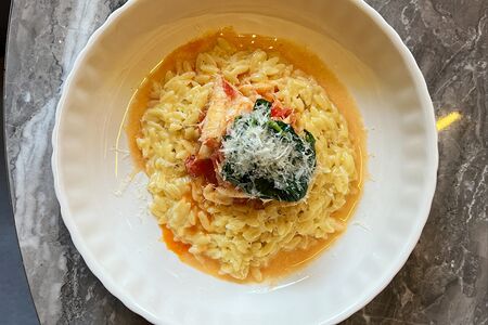 Орзо с кальмаром и томатной сальсой