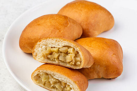 Пирожок с яблоками