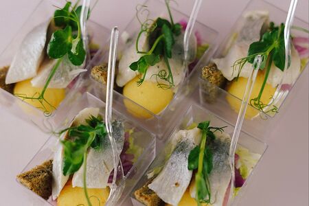 Канапе с сельдью и картофелем