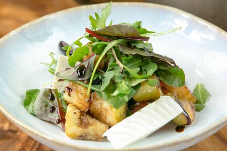 Салат с хрустящим баклажаном