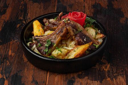 Оджахури из баранины с обжаренным картофелем