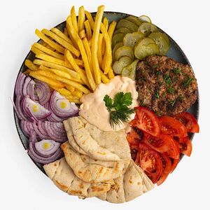 Гирос Бифштекс на тарелке