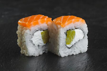 Ролл Филадельфия с дайконом