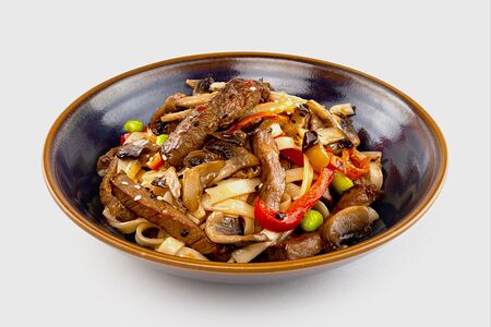 Удон с говядиной и грибами