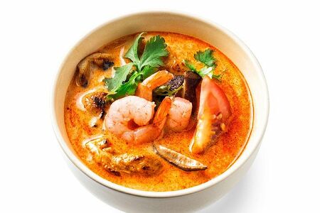 Суп Том ям с цыпленком и креветкой