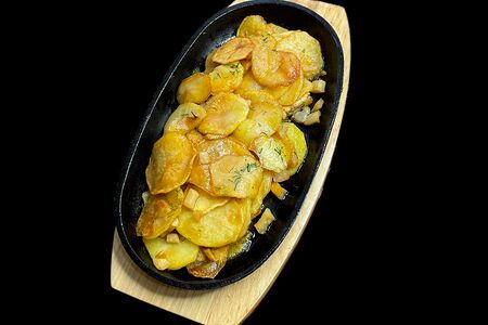 Картофель по-охотничьи со шкварками