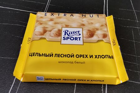 Шоколад Ritter Sport цельный лесной орех и хлопья
