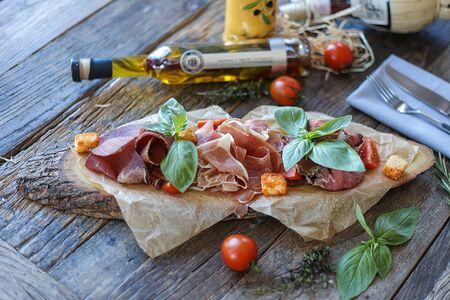 Мясные деликатесы