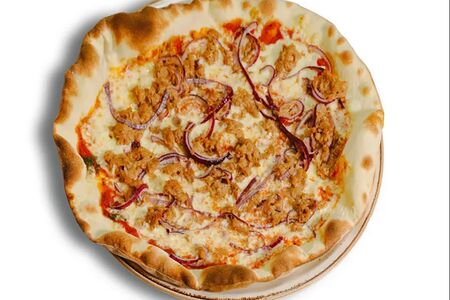 С тунцом и красным луком
