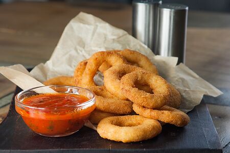 Кольца из рубленого лука в сухарях