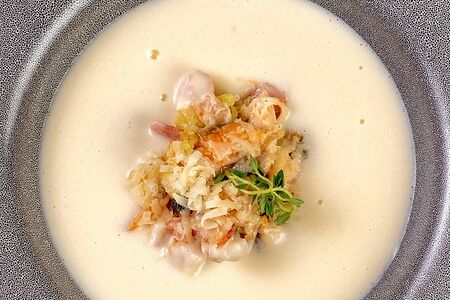 Картофельный крем-суп с мидиями и беконом