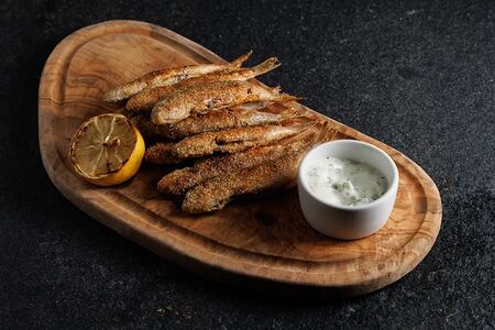 Жареная черноморская барабуля с соусом тартар