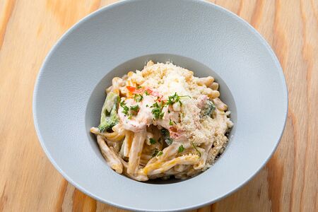 Казаречче с креветками и брокколи