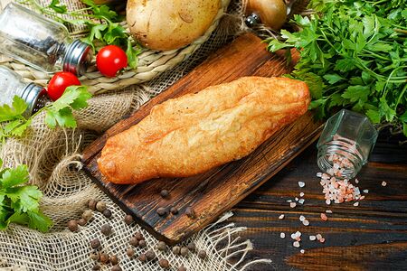 Жареный пирожок с картошкой
