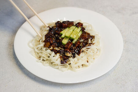 Чачжанмён со свининой