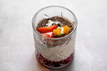 Домашний йогурт на безлактозном молоке с семенами чиа