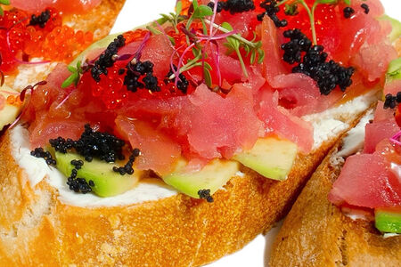 Брускетта с тунцом