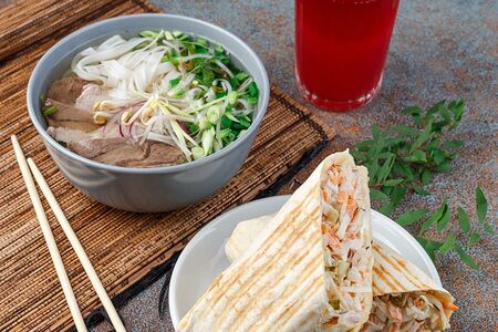 Ланч №1: суп на выбор, шаверма с курицей, морс