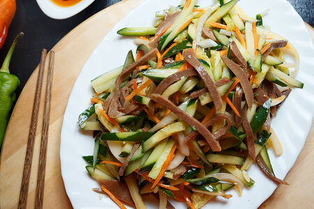 Язык с огурцом